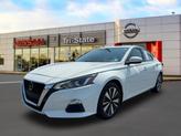 Thumbnail of 2022 White Nissan Altima