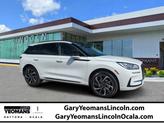 Photo of 2025 White Lincoln Corsair
