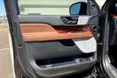 Thumbnail of 2022 Infinite Black Metallic Clearcoat Lincoln Navigator
