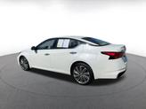 Thumbnail of 2024 Pearl White Tricoat Nissan Altima