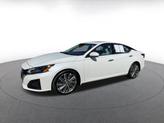 Thumbnail of 2024 Pearl White Tricoat Nissan Altima