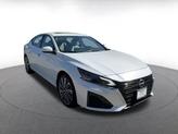 Thumbnail of 2024 Pearl White Tricoat Nissan Altima
