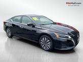 Photo of 2024 Super Black Clearcoat Nissan Altima