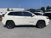 Thumbnail of 2019 Pearl White Pearlcoat Jeep Cherokee