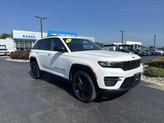 Thumbnail of 2023 Bright White Clearcoat Jeep Grand Cherokee