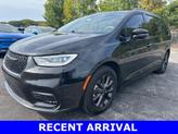 Photo of 2021 Brilliant Black Crystal Pearlcoat Chrysler Pacifica