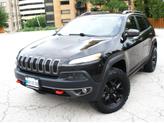 Photo of 2016 Brilliant Black Crystal Pearl Jeep Cherokee