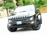 Thumbnail of 2016 Brilliant Black Crystal Pearl Jeep Cherokee