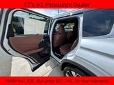 Thumbnail of 2025 White Diamond / Black Mitsubishi Outlander