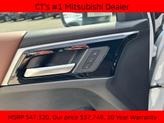 Thumbnail of 2025 White Diamond / Black Mitsubishi Outlander