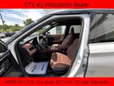 Thumbnail of 2025 White Diamond / Black Mitsubishi Outlander
