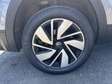 Thumbnail of 2024 Platinum Gray Metallic Volkswagen Atlas