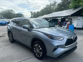 Photo of 2023 Moon Dust Toyota Highlander