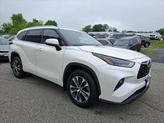 Thumbnail of 2021 Blizzard Pearl Toyota Highlander