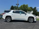 Thumbnail of 2023 Iridescent Pearl Tricoat Chevrolet Traverse