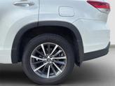 Thumbnail of 2018 Blizzard Pearl Toyota Highlander