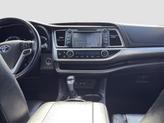 Thumbnail of 2018 Blizzard Pearl Toyota Highlander