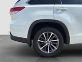 Thumbnail of 2018 Blizzard Pearl Toyota Highlander
