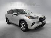 Thumbnail of 2023 Celestial Silver Metallic Toyota Highlander