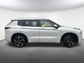 Thumbnail of 2022 White Diamond Mitsubishi Outlander