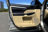 Thumbnail of 2016 Creme Brulee Mica Toyota Highlander