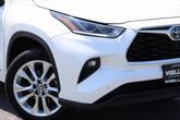 Thumbnail of 2021 Blizzard Pearl Toyota Highlander Hybrid
