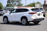Thumbnail of 2021 Blizzard Pearl Toyota Highlander Hybrid