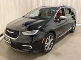 Thumbnail of 2026 Diamond Black Crystal Pearlcoat Chrysler Pacifica
