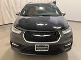 Thumbnail of 2026 Diamond Black Crystal Pearlcoat Chrysler Pacifica