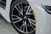 Thumbnail of 2015 Crystal White Pearl Metallic w/ BMW i Frozen Blue Accent BMW i8