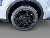 Thumbnail of 2025 Glacial White Pearl Kia Sorento