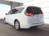 Thumbnail of 2017 Bright White Clearcoat Chrysler Pacifica