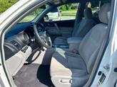 Thumbnail of 2012 Blizzard Pearl Toyota Highlander