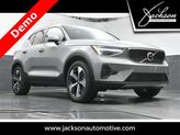 Thumbnail of 2025 Metallic Volvo XC40