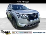 Photo of 2022 Brilliant Silver Metallic Nissan Pathfinder