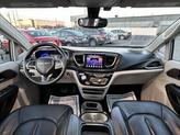 Thumbnail of 2017 Billet Silver Metallic Clearcoat Chrysler Pacifica