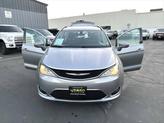 Thumbnail of 2017 Billet Silver Metallic Clearcoat Chrysler Pacifica