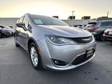 Thumbnail of 2017 Billet Silver Metallic Clearcoat Chrysler Pacifica