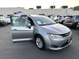 Thumbnail of 2017 Billet Silver Metallic Clearcoat Chrysler Pacifica