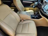 Thumbnail of 2015 White Toyota Highlander