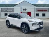 Photo of 2023 2 Tone White / Black Roof Nissan Rogue