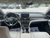 Thumbnail of 2018 Platinum White Pearl Honda Accord