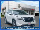 Photo of 2023 Pearl White Tricoat Nissan Pathfinder