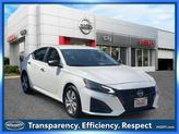 Photo of 2025 Glacier White Nissan Altima
