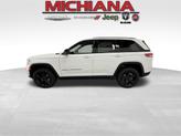 Photo of 2025 Bright White Clearcoat Jeep Grand Cherokee