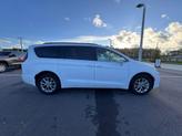 Thumbnail of 2022 Bright White Clearcoat Chrysler Pacifica