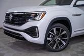 Thumbnail of 2025 Opal White Pearl Effect Volkswagen Atlas Cross Sport