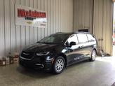 Photo of 2022 Brilliant Black Crystal Pearlcoat Chrysler Pacifica