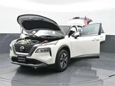 Thumbnail of 2021 Pearl White Tricoat Nissan Rogue