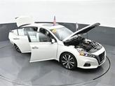 Thumbnail of 2022 Pearl White Tricoat Nissan Altima